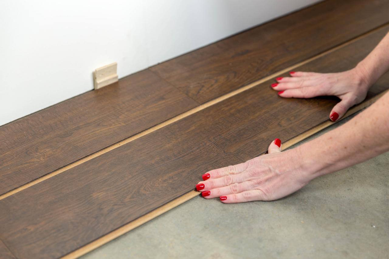 thi công gỗ laminate flooring 