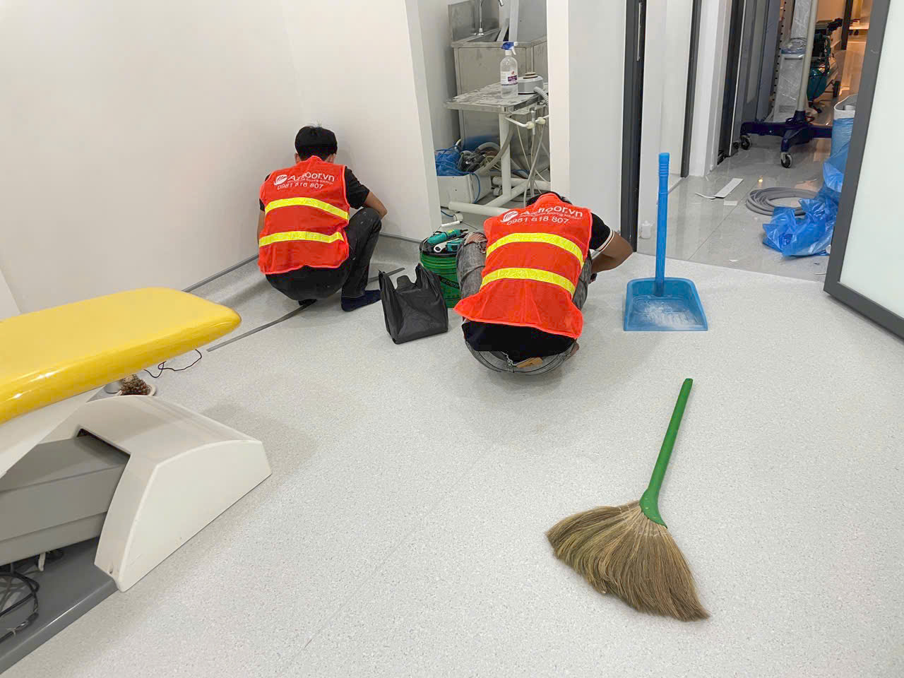 Azfloor thi công sàn vinyl kháng khuẩn màu 7001