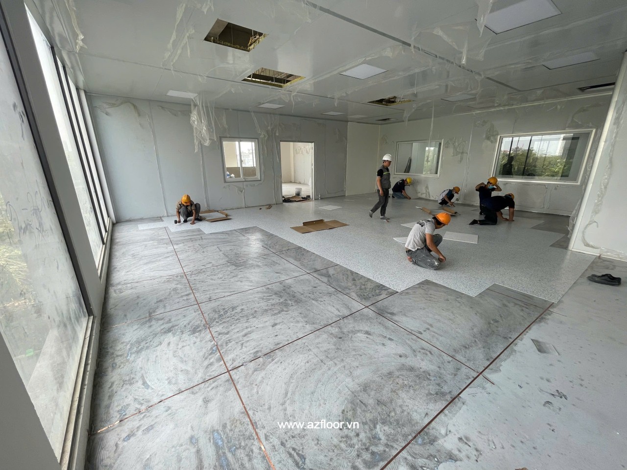 Sàn vinyl chống tĩnh điện ESD Tile nhà máy Samsung. Ảnh: AZ Floor