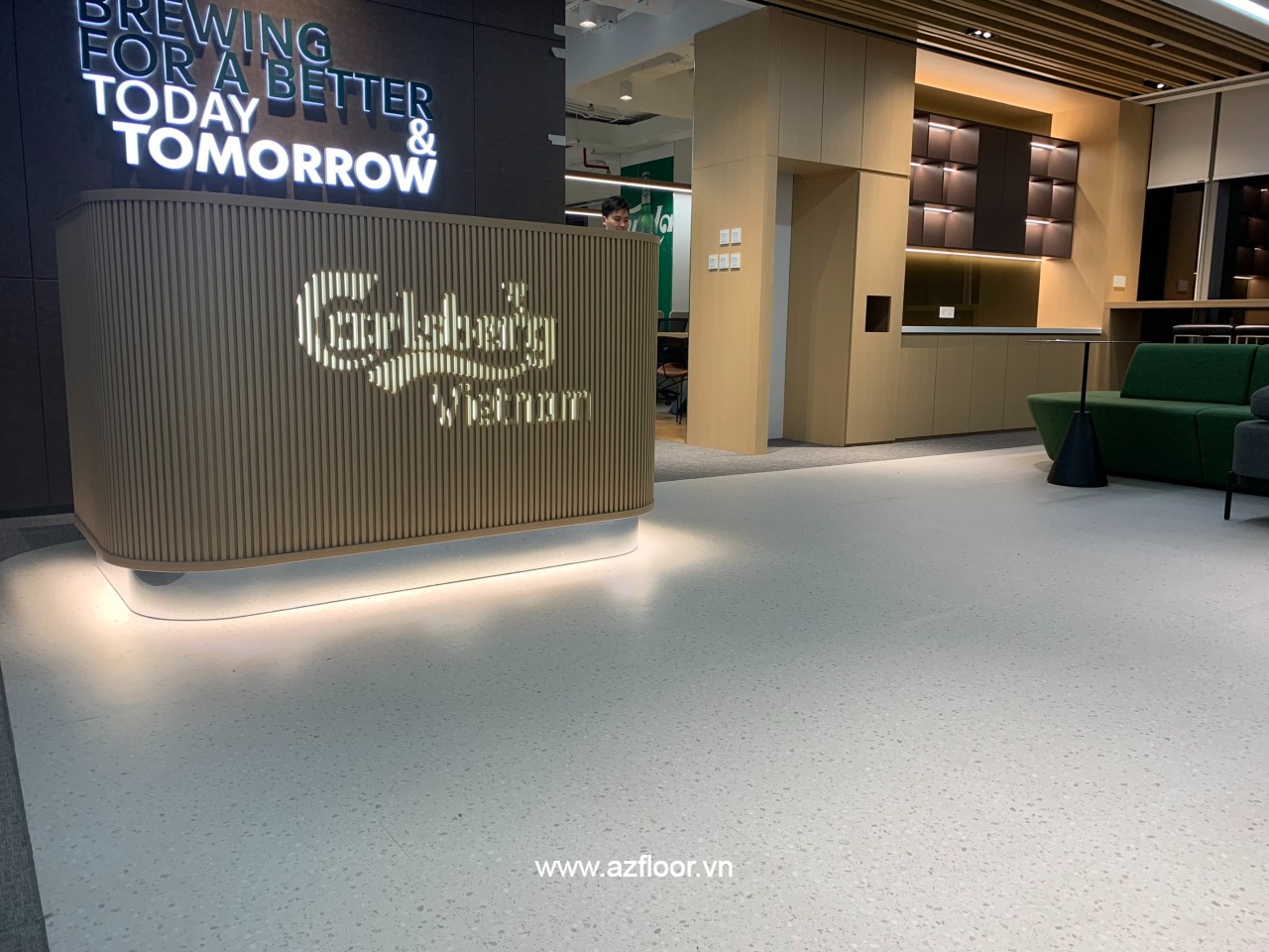 Sàn vinyl terrazzo IT301 văn phòng bia Carlsberg. Ảnh: AZ Floor
