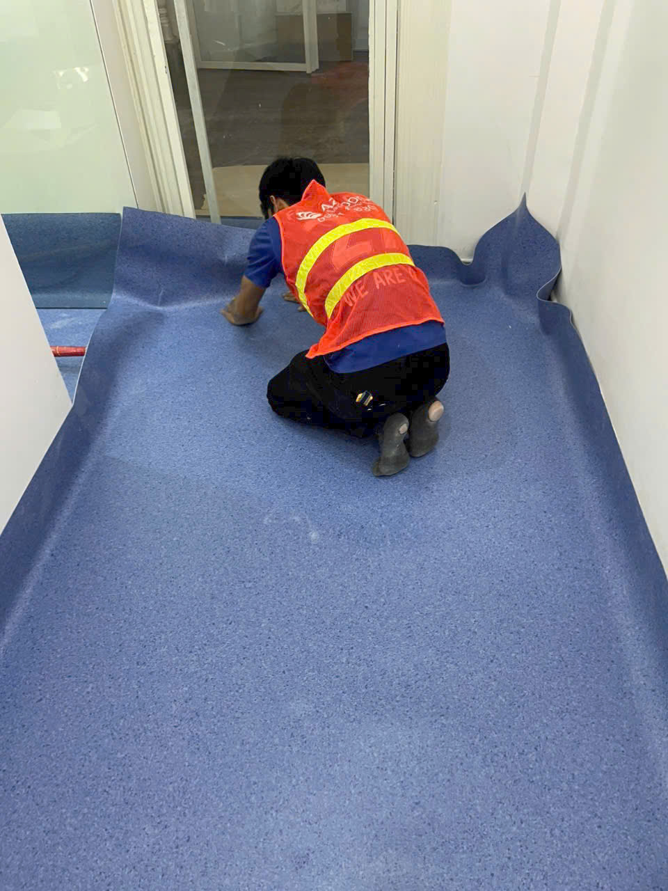 Azfloor thi công sàn vinyl kháng khuẩn phòng khám