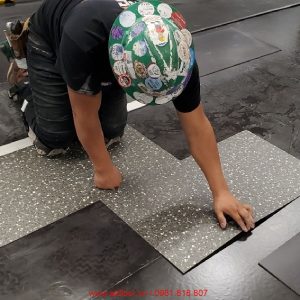 thì công vinyl terrazzo xám đen