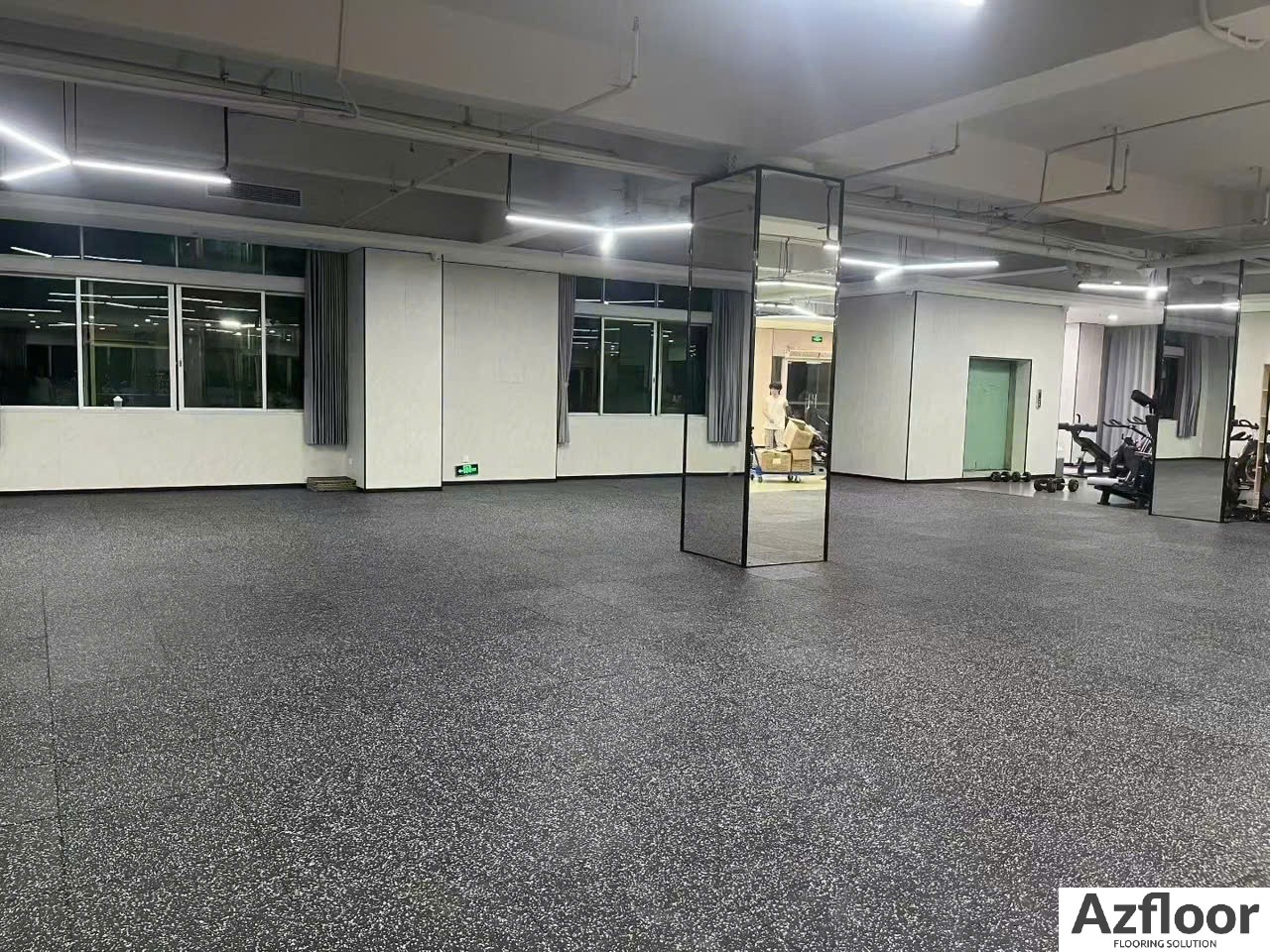 Thảm cao su cuộn trải sàn nhà tập gym xám đen