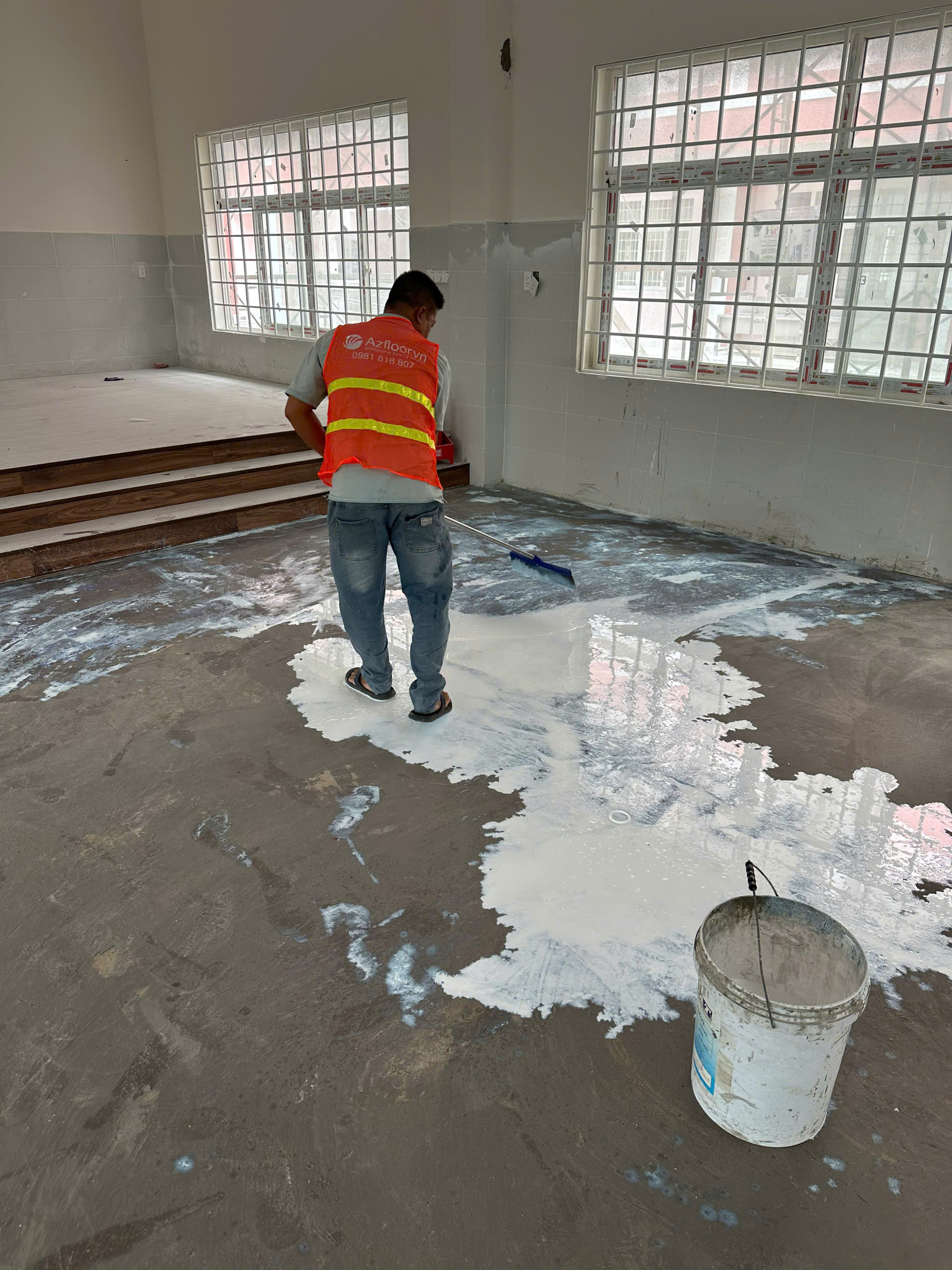 san_vinyl_chong_tinh_dien_azfloor đổ nước gramma sàn vinyl chống tĩnh điện thi công nền nước gramma