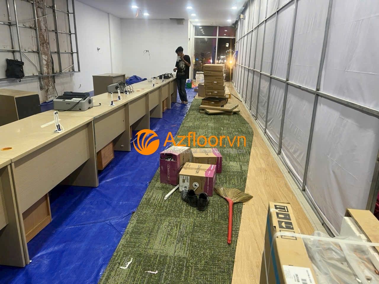 phối màu sàn thảm ngân hàng Vikki