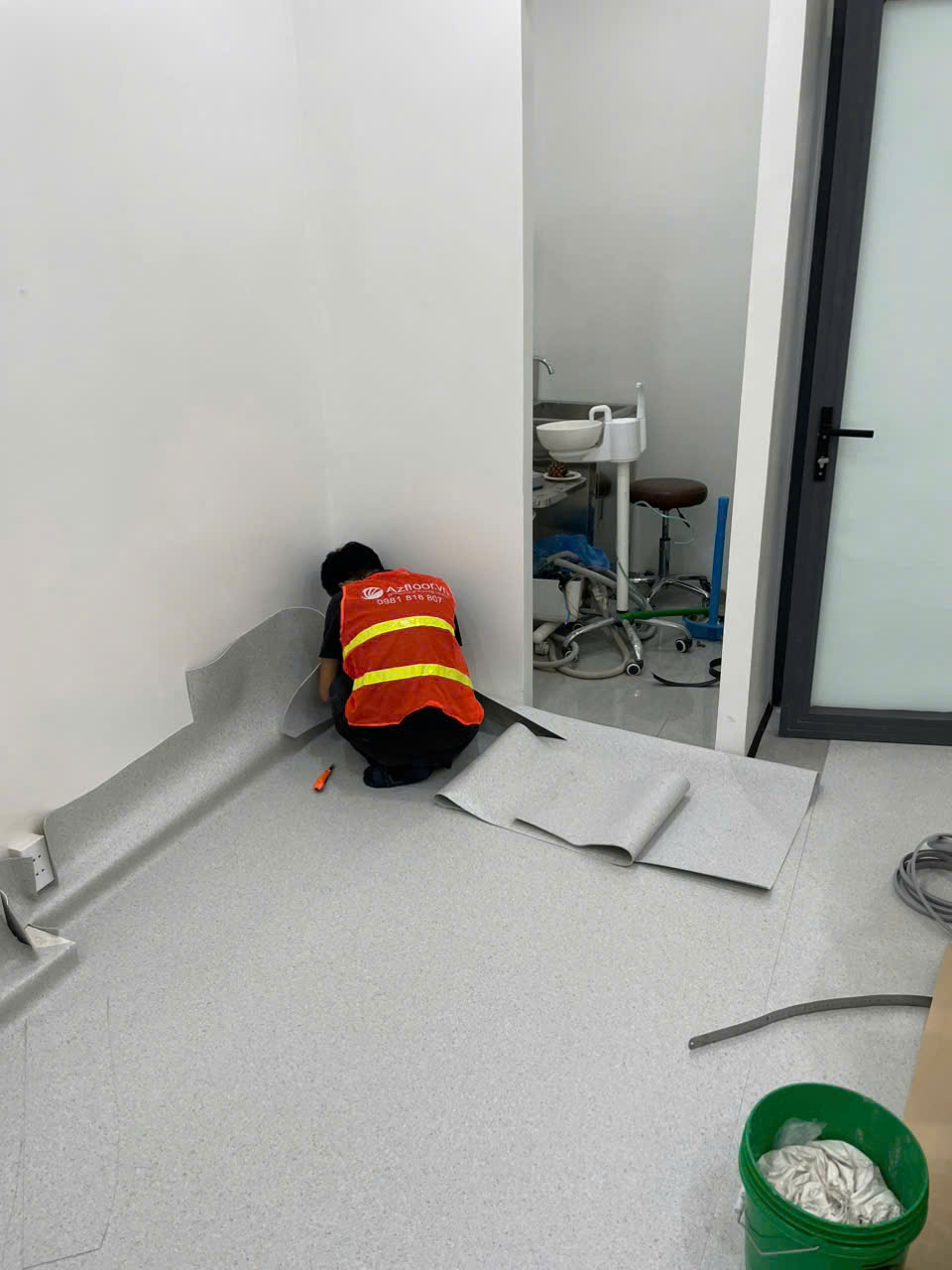 thi công sàn vinyl azfloor