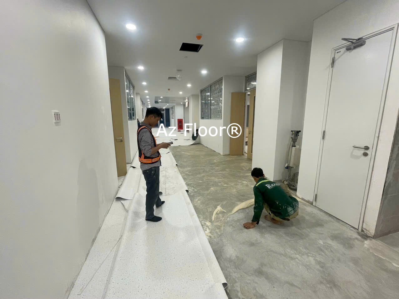 Thi công sàn vinyl cuộn Roll. Azfloor
