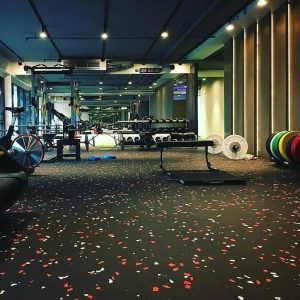 thảm cao su lót sàn phòng gym