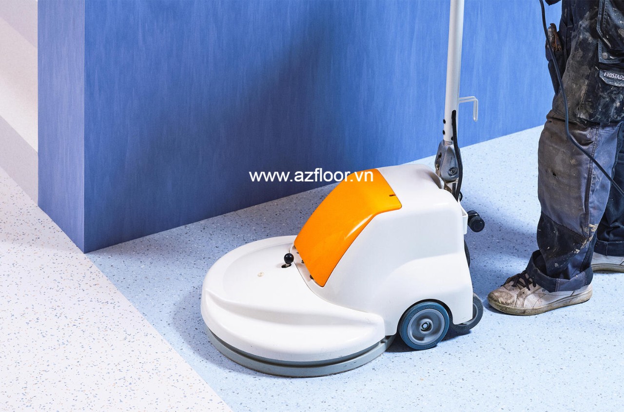 Vệ sinh sàn vinyl kháng khuẩn bệnh viện